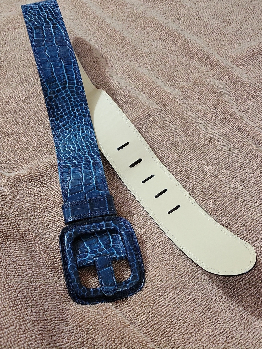 Women's Teal Croc-Embossed Leather Belt with Statement Buckle Size 5 - Picture 3 of 3